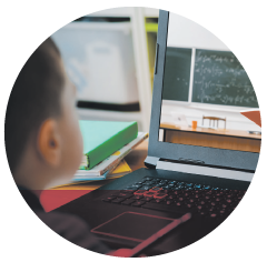 Estudiantes y personal elegible del Dept. de Educación no pagan nada por Internet hasta junio de 2022.